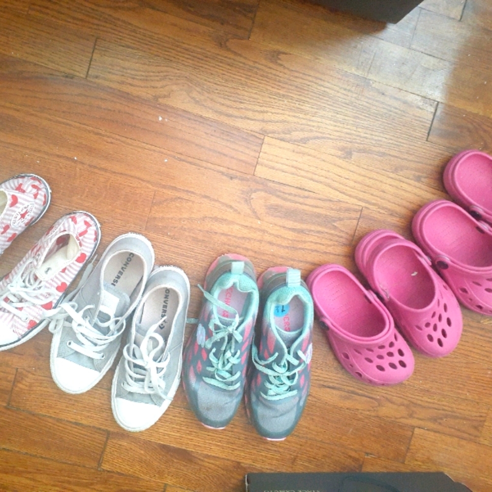 Sneakers and Crocs for girls 5 pairs siz 10 and 1